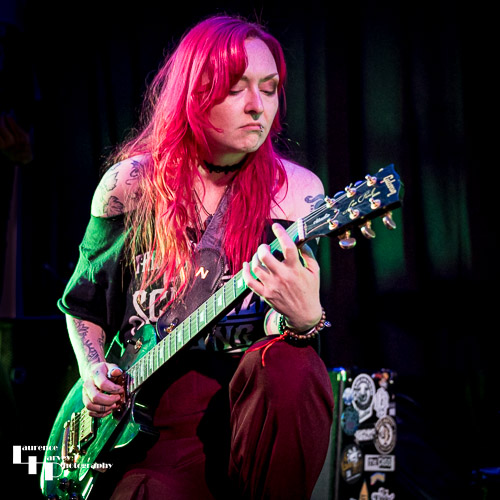 Steph Ashcroft on vocals & guitar