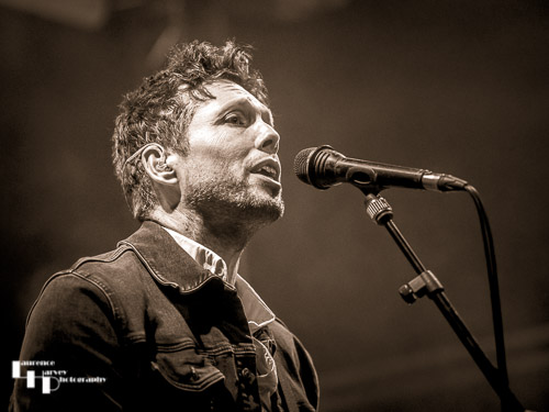 Aynsley Lister on vocals & guitar