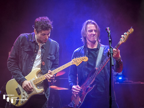 Aynsley Lister on guitar, Jono Martin on bass