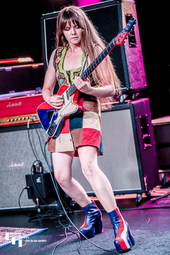Arielle on vocals & guitar