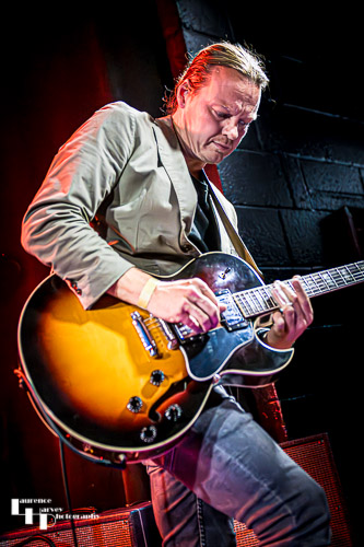 Dave Barnes on guitar