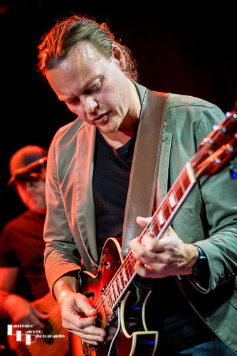 Dave Barnes on guitar