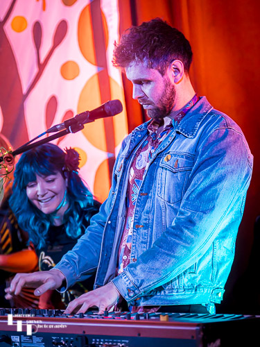 Greta Valenti on vocals, Rob Bullock on keys
