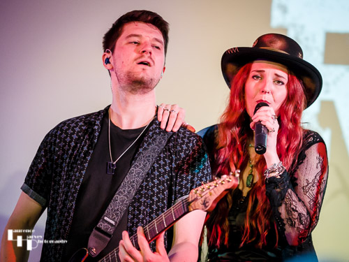Lindsey Bonnick on vocals & Ed Clarke on guitar