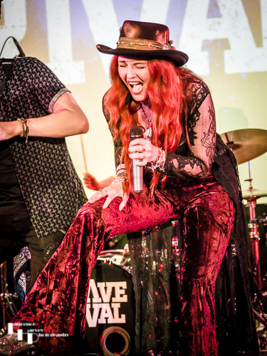 Lindsey Bonnick on vocals