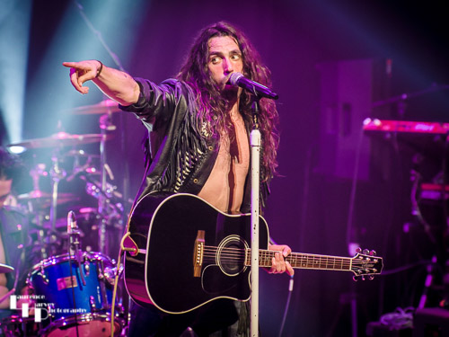 Angelo Tristan on vocals & guitar