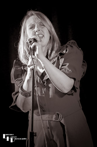 Lauren Dove on vocals