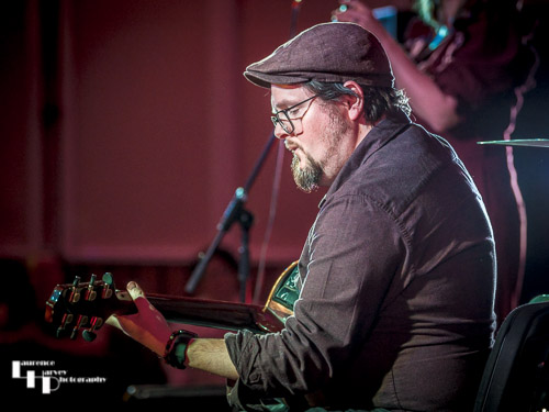 Mark ‘Boweevil’ Howes on guitar