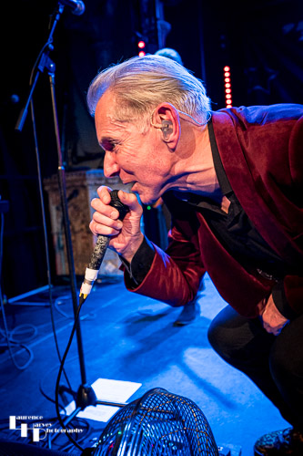 Robert Kane on vocals