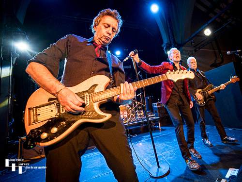 Gordon Russell on guitar