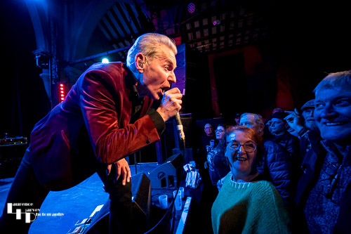 Robert Kane on vocals