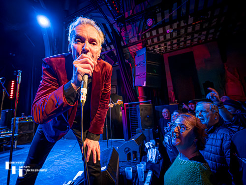 Robert Kane on vocals