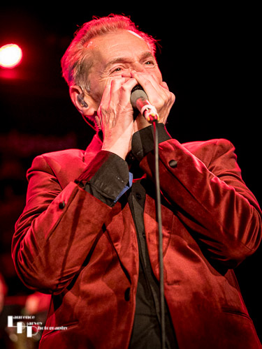 Robert Kane on vocals & harmonica