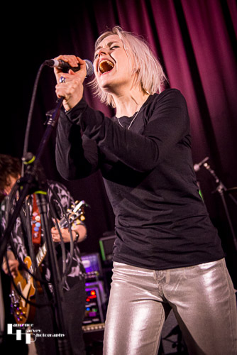 Jo Bevan on vocals