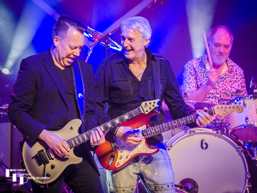 Steve Overland on vocals & guitar, Jim Kirkpatrick on guitar
