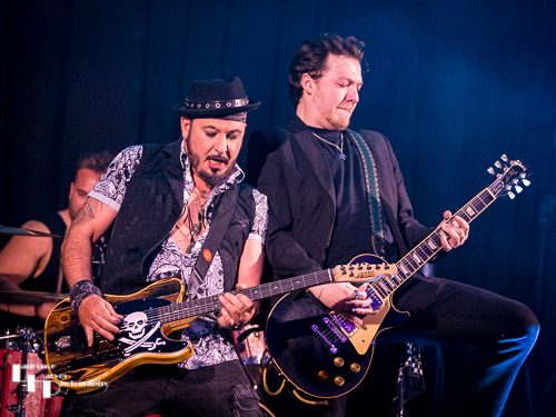 Byron 'Beej' Garbett & Marc Bradley on guitar