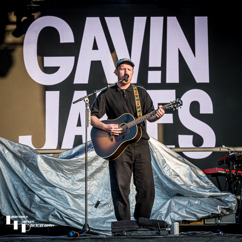 Gavin James on vocals & guitar