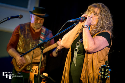 Chrissy Sands on vocals & harmonica, Rob Sands on guitar