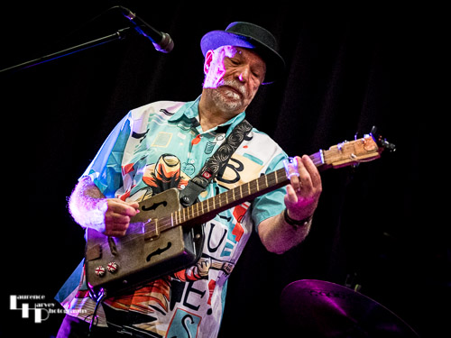 Rob Sands on guitar