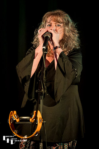 Chrissy Sands on vocals & harmonica