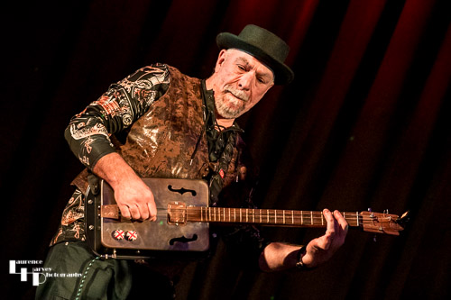 Rob Sands on guitar
