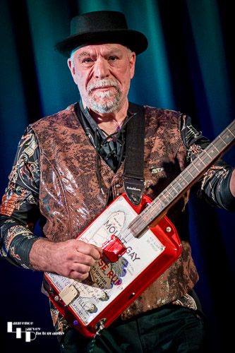 Rob Sands on guitar