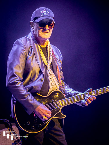 Jan Akkerman on guitar