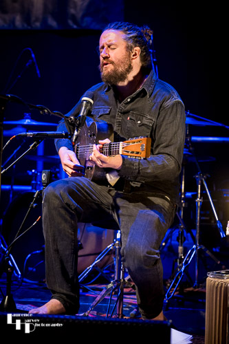 James Dixon on vocals & guitar