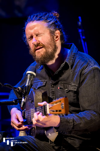 James Dixon on vocals & guitar