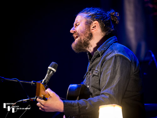 James Dixon on vocals & guitar