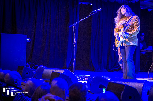 Joanne Shaw Taylor on vocals & guitar