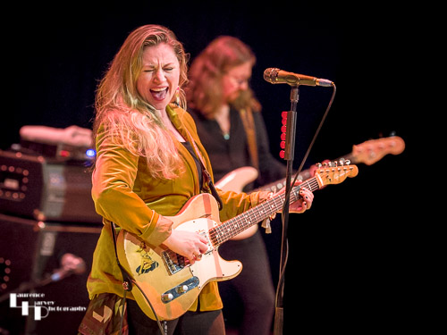 Joanne Shaw Taylor on vocals & guitar