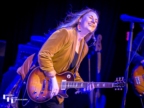 Joanne Shaw Taylor on vocals & guitar