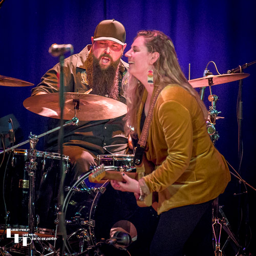 Joanne Shaw Taylor on vocals & guitar, Eric Savage on drums