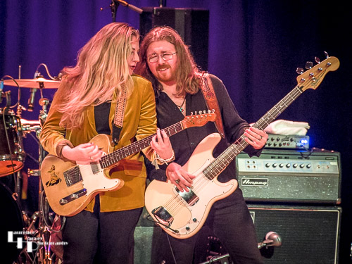 Joanne Shaw Taylor on vocals & guitar, Steve Lehane on bass