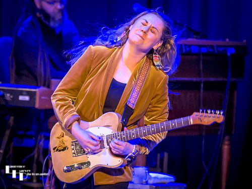 Joanne Shaw Taylor on vocals & guitar