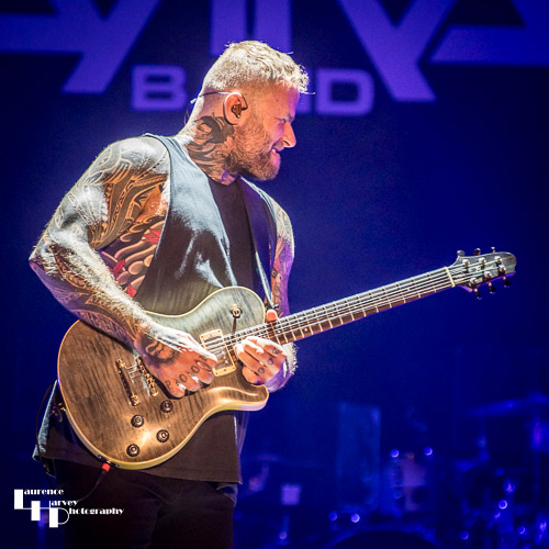 Kris Barras on guitar & vocals