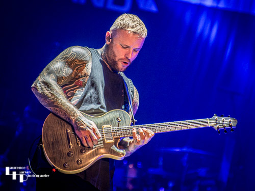Kris Barras on guitar & vocals