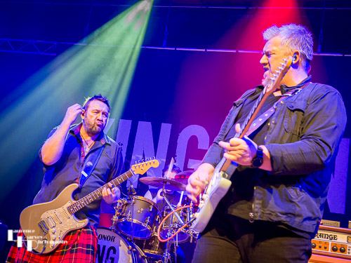 Alan & Stevie Nimmo on guitar