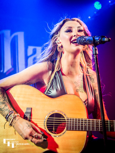 Rhiannon 'Kira' Hill on vocals