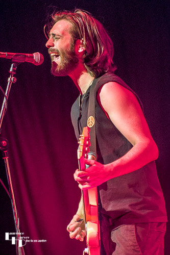 Laurence Jones on guitar & vocals