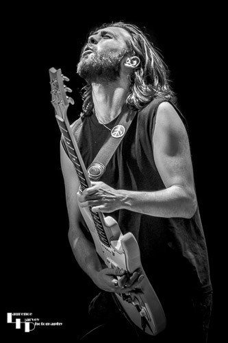Laurence Jones on guitar & vocals