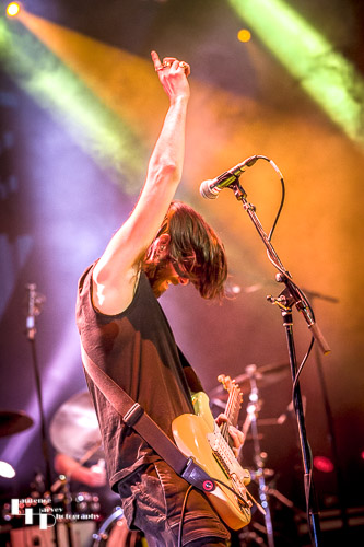 Laurence Jones on guitar & vocals
