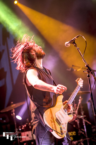 Laurence Jones on guitar & vocals