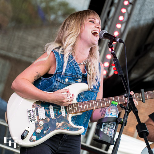 Lianne Kaye on vocals & guitar