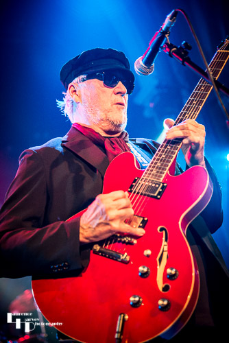 Dennis Greaves on vocals & guitar