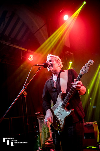 Philip Sayce on vocals & guitar