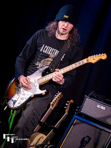 David Simpson on vocals & guitar