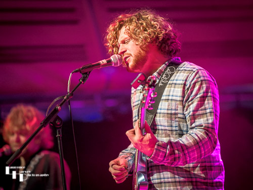 Leo Robarts on lead vocals & guitar