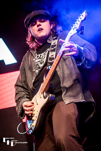 Guest Zac Schulze on guitar